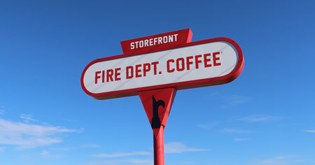 Ouverture du premier magasin Fire Dept. Coffee à Rockford, Illinois